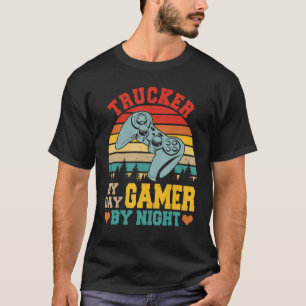Retro Trucker by Day Gamer bij nachtspelen T-shirt