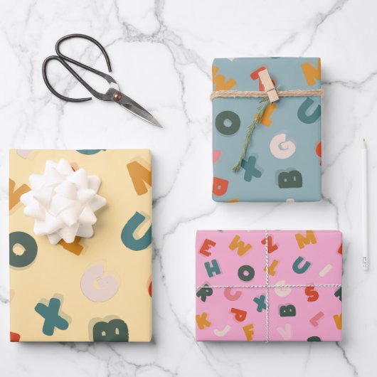 Retro twee tonen speels alfabet inpakpapier vel (Voorkant)