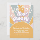 Retro Two Groovy Sunshine daisy paars Invitation Kaart (Voorkant)