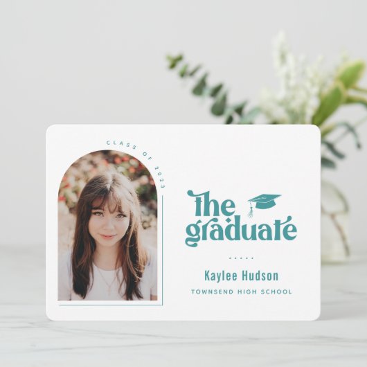 Retro Type Afstuderen Foto Aankondiging (Staand voorkant)