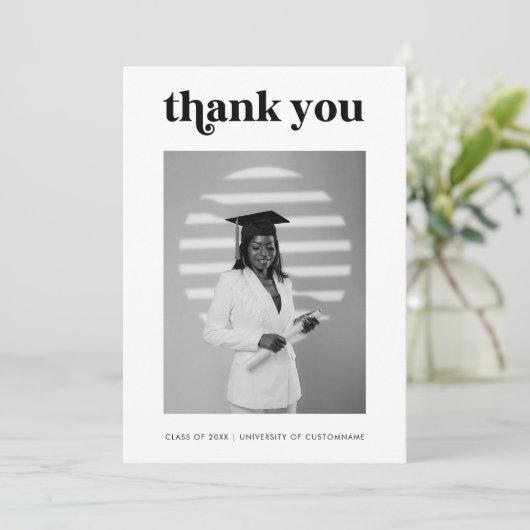 Retro Typografie Custom Photo Afstuderen Bedankkaart (Staand voorkant)