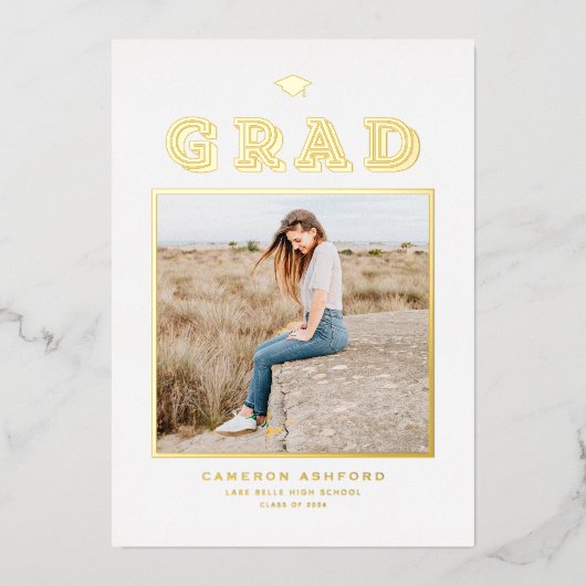 Retro Typografie Foto Afstuderen Goud Folie Uitnodiging (Voorkant)