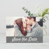 RETRO TYPOGRAFIE GRIJS BEWAAR DE DATUM AANKONDIGIN KAART (Staand voorkant)