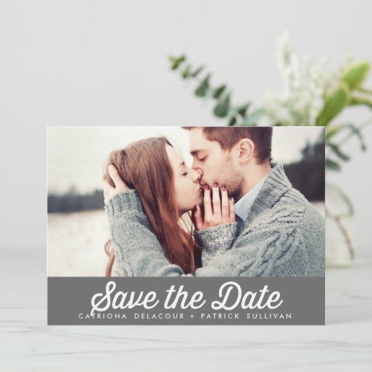 RETRO TYPOGRAFIE GRIJS BEWAAR DE DATUM AANKONDIGIN KAART (Staand voorkant)