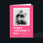 Retro Typografie Hot Pink Photo Valentijnsdag Feestdagen Kaart<br><div class="desc">Fijne Valentijnsdag! Stuur Valentijnsdag groeten aan familie en vrienden met deze aanpasbare foto Valentijnsdag platte kaart. Het heeft een retro vette typografie op een hete roze achtergrond. Personaliseer door uw gegevens toe te voegen. De nDay-kaart van deze foto Valentijns is beschikbaar op ander karton.</div>