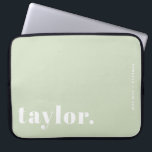 Retro Typografie Mint Groen Gepersonaliseerd Laptop Sleeve<br><div class="desc">Laat uw laptop opvallen met dit aangepaste laptop-hoesje met gewaagde retro-typografie. Personaliseer het met jouw naam en een korte zin om een ontwerp te creëer dat volledig van jou is. Kies uit een reeks kleuren die bij uw stijl of werkruimte passen. Dit gepersonaliseerde laptop-hoesje is ideaal voor school, werk of...</div>
