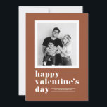 Retro Typografie Terracotta Foto Valentijnsdag Feestdagenkaart<br><div class="desc">Fijne Valentijnsdag! Stuur Valentijnsdag groeten aan familie en vrienden met deze aanpasbare foto Valentijnsdag platte kaart. Het heeft een retro vette typografie op een terracotta achtergrond. Personaliseer door uw gegevens toe te voegen. Deze foto Valentijnsdag kaart is beschikbaar op andere cardstock.</div>