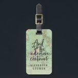 retro-typografie van het avontuur bagagelabel<br><div class="desc">En zo zet het avontuur het moderne ontwerp van de manuscripttypografie met  kaart voort. Met ruimte voor personalisatie. Ideale nieuwe baan,  bruiloft,  afstuderen,  nieuwe thuiscadeau.</div>