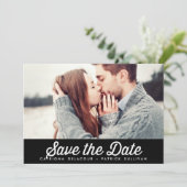 RETRO TYPOGRAFIE ZWARTE SAVE THE DATE-AANKONDIGING SAVE THE DATE (Staand voorkant)