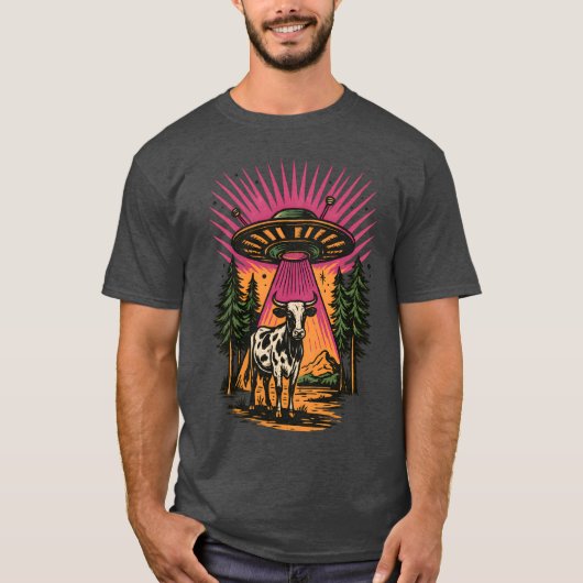 Retro UFO Cow Alien Forest Scene Funny Sci-Fi T-shirt (Voorkant)