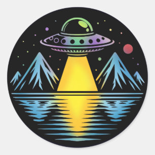 Retro UFO in de bergen Reflecteren in het water Ronde Sticker