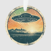 Retro ufo in zonsondergang ornament (voorkant)