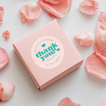 Retro Union Pink and Blauwgroen Wedding Dank u Ronde Sticker<br><div class="desc">Retro inspireerde lettertype "Dank u" met harten,  in bewerkbare kleuren voor achtergrond en afbeeldingen.</div>