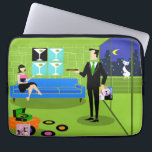 Retro Urban Cartoon Couple Computer Bag Laptop Sleeve<br><div class="desc">Deze Retro Urban Cartoon Couple Computer Bag toont de tekening van de cartoon van een elegant versierd penthouse appartement, waarbij een skyline van de stad over het hoofd wordt gezien. Het appartement heeft een groene vloer en een groene bakstenen muur. Op de muur zijn vier Klassieke Drukken van het Canvas...</div>