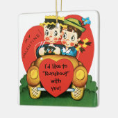 Retro Valentijnsdag, meisje en jongen in de auto Keramisch Ornament (Links)