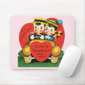 Retro Valentijnsdag, meisje en jongen in de auto Muismat (Met muis)