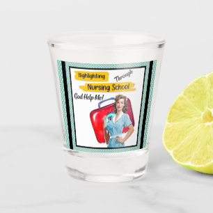 Retro Verpleegkundige Pinup_ Verpleegkunde Notitie Shot Glas