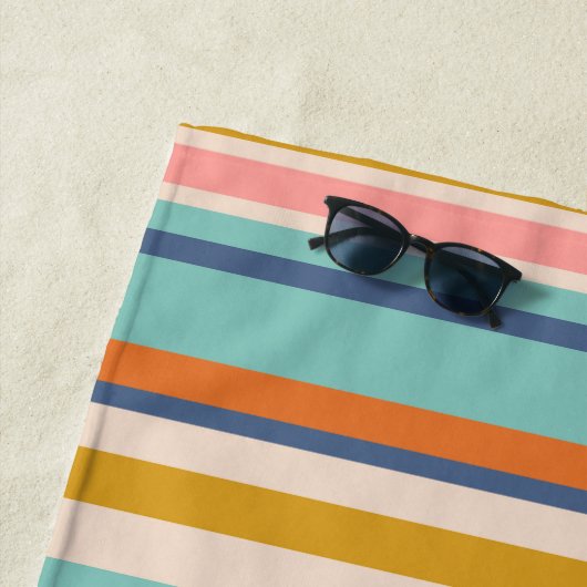Retro verticaal oranje blauw en geel roze strepen strandlaken (In situ)