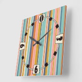 Retro verticaal oranje blauw en geel roze strepen vierkante klok (Hoek)