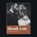 Retro Vette Typografie Terracotta Bruiloft Dank u Briefkaart<br><div class="desc">Stuur bedankt naar familie en vrienden met deze aanpasbare foto dank u briefkaart. Het heeft een retro vette typografie en een harticoon. Deze terracotta bedankkaart is perfect voor verschillende evenementen zoals bruiloften en afstuderen. Personaliseer door uw favoriete foto's toe te voegen. Verkrijgbaar als platte en gevouwen kaart.</div>