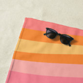 Retro Vibe Abstracte Draaikolk Jaren 60 70 Pink en Strandlaken (In situ)