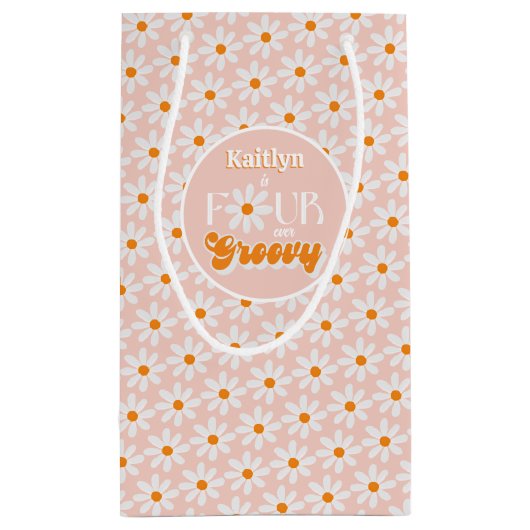 Retro Vier Ever Groovy Meisjes 4e Verjaardag Klein Cadeauzakje (Achterkant)