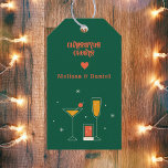 Retro Vintage Kerstmis Feestelijke Proost Cadeaulabel<br><div class="desc">Retro Vintage Kerst Feestelijke Cheers Gift Labels Dit chique en feestelijke geschenk label legt de essentie van weleer vast,  waardoor een vleugje retro glamour aan uw kerstgroeten. Dit geschenk label kan worden gepersonaliseerd met een naam. Omarm de tijdloze aantrekkingskracht van retro design met een geschenk label dat  charme uitstraalt.</div>