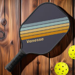 Retro Vintage Regenboog Strepen met Naam Pickleball Paddle<br><div class="desc">De Vintage Retrograde Rainbow Gestreepte Pickleball Paddle met naam brengt een gewaagde, retro-geïnspireerde twist in je spel met zijn opvallende regenboogstrepen en vintage charme. Deze paddle is perfect voor spelers die een vleugje kleur en persoonlijkheid op de baan willen toevoegen. Met een aanpasbare naamoptie wordt het een unieke weerspiegeling van...</div>