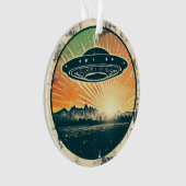 Retro Vintage UFO in Zonsondergang Ornament (voorkant)