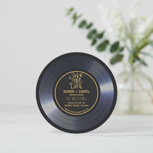Retro Vinyl Record Black Weddenschap Opslaan Datum Kaart (Staand voorkant)