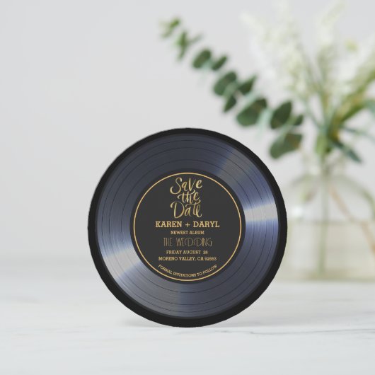 Retro Vinyl Record Black Weddenschap Opslaan Datum Kaart (Staand voorkant)