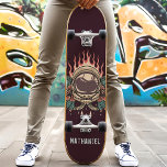 Retro Vlammende Astronaut Rozen Gepersonaliseerde  Persoonlijk Skateboard<br><div class="desc">Retro Vlammende Astronaut Rozen Gepersonaliseerde Naam skateboard</div>
