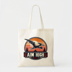 Retro vliegende dinosaurus met zonsondergang sfeer tote bag
