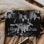 Retro  Vrolijk Kerstfeest Familiefoto Feestdagenkaart<br><div class="desc">Vrolijk kerstkaartje! Een moderne en leuke typografie voor dit collectie van fotokaarten. Aanpassen met je favoriete afbeelding. U kunt de kleur van de doopvont of de geometrische achtergrond in uw het houden van ook gemakkelijk veranderen.</div>