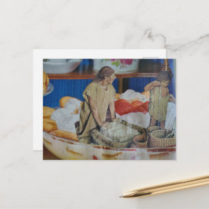 Retro vrouw en kind in het aardbeiendessert briefkaart