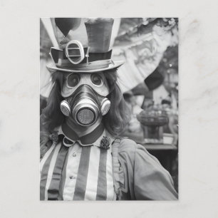 Retro Vrouw in een Gasmasker op een Carnaval Briefkaart