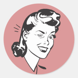 Retro vrouw knipperen illustratie op roze ronde sticker