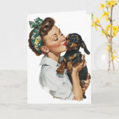 Retro vrouw kust schattige dachshund kaart (Gele Bloem)