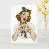 Retro vrouw maakt hartgebaar kaart (Gele Bloem)