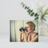 Retro vrouw met camera briefkaart (Staand voorkant)