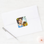 Retro Vrouw met een verjaardag of kerstcadeau Vierkante Sticker (Envelop)