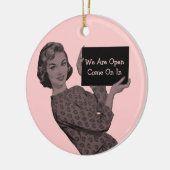 Retro-vrouw met klemborddeurversier keramisch ornament (Links)