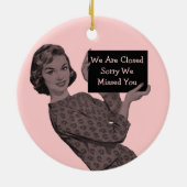 Retro-vrouw met klemborddeurversier keramisch ornament (Achterkant)