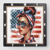 Retro Vrouw Patriottische Amerikaanse vlag Vierkante Klok (Voorkant)