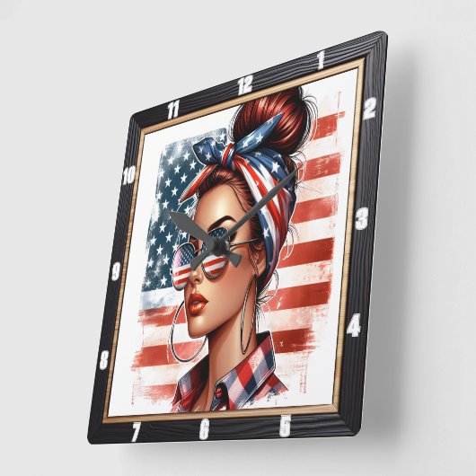 Retro Vrouw Patriottische Amerikaanse vlag Vierkante Klok (Hoek)