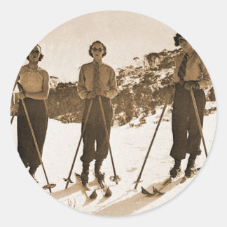  Retro Vrouwen Skiën 'Ski Bums 1942' Ronde Sticker