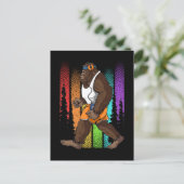 Retro Walking Bigfoot Weird Briefkaart (Staand voorkant)