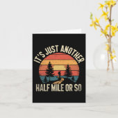 Retro wandelen ontwerp Grappig Het is gewoon nog e Kaart (Gele Bloem)