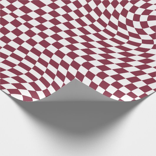 Retro Warped Burgundy White Checkered Cadeaupapier (Hoek)