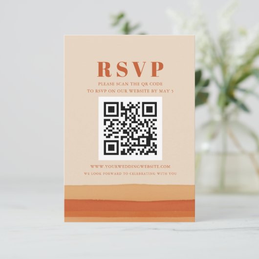 Retro Waterverf Strepen Terracotta Oranje QR-CODE RSVP Kaartje (Staand voorkant)